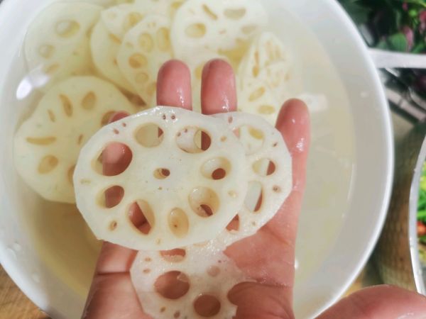 多力玉米油凉拌藕片