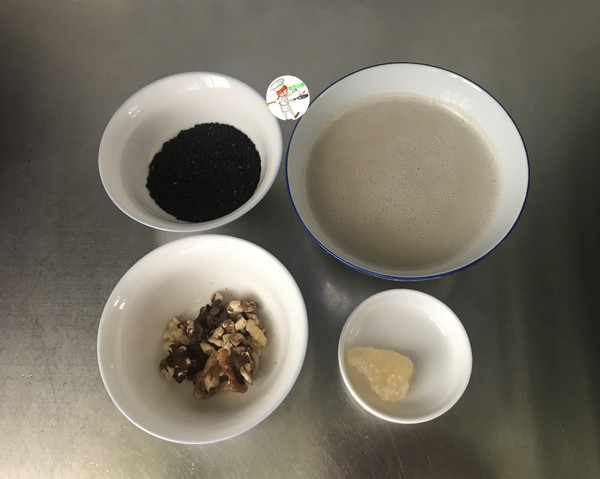 豆浆桃仁芝麻糊