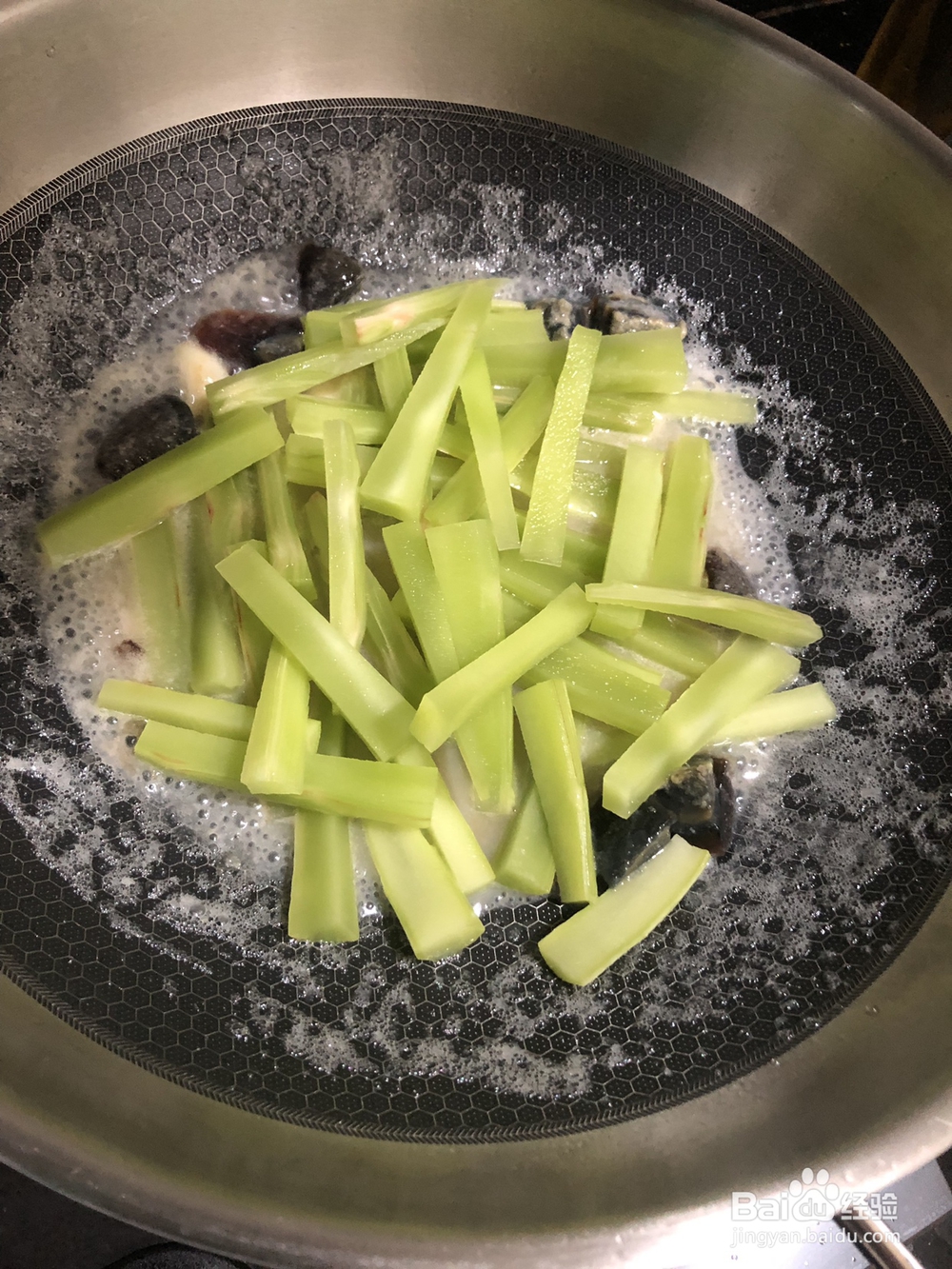 香味浓郁的上汤莴笋
