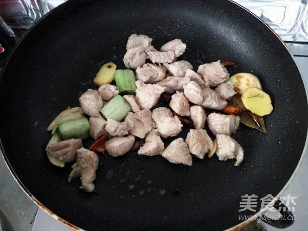 竹笋焖猪肉的做法