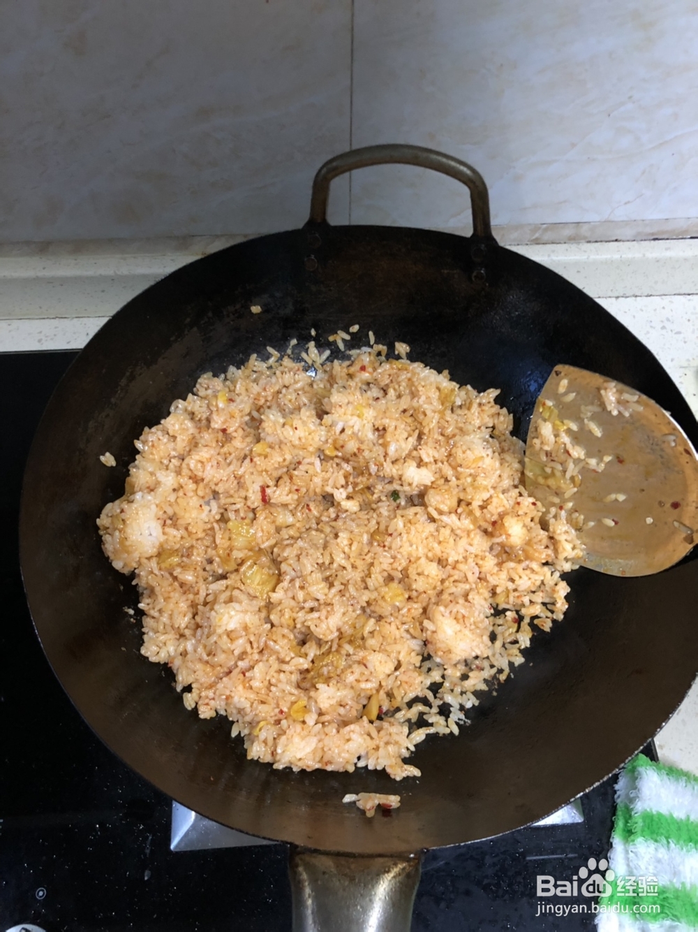 美味挡不住的辣白菜鲜虾炒饭