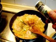 怎样自制宵夜绿酱虾球螺丝面