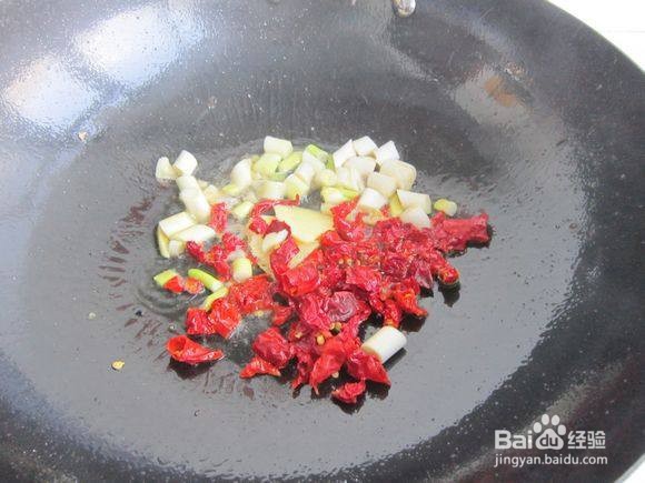 羊肉焖黄花鱼做法