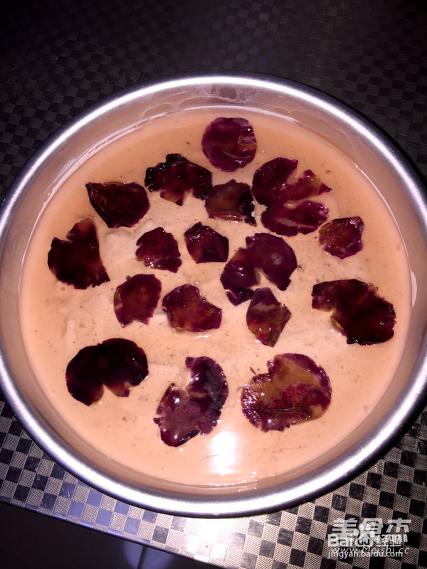 玫瑰花瓣蓝莓慕斯