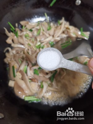 蘑菇炒韭菜的做法