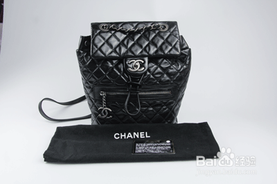 如何鉴定香奈儿皮包真假?