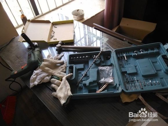 电脑显示器怎么挂墙上
