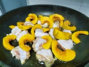 香煎盐焗鸡翅+贝贝南瓜