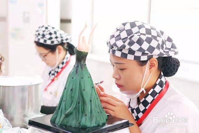 初中学历女生学西点蛋糕怎么样？