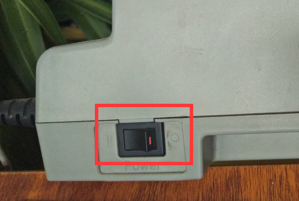 我用的是斑马888TT打印机，打印条码时，第一张有内容，第二张空白，第三张有内容，第四张又是空白……