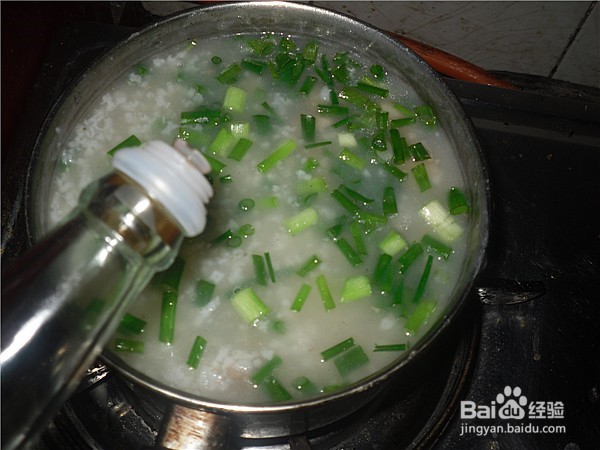制作瘦肉油条粥