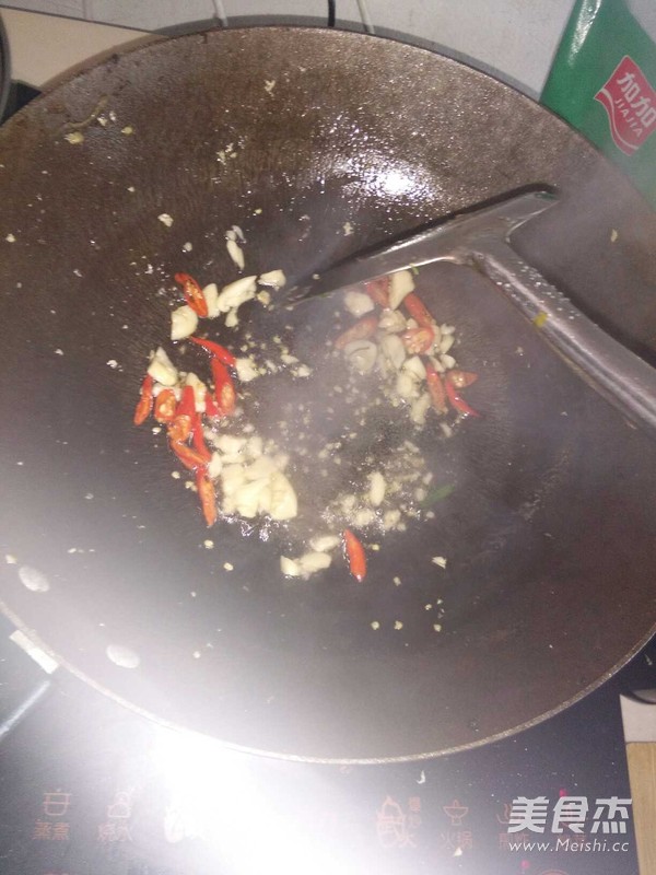 木耳炒肉的做法