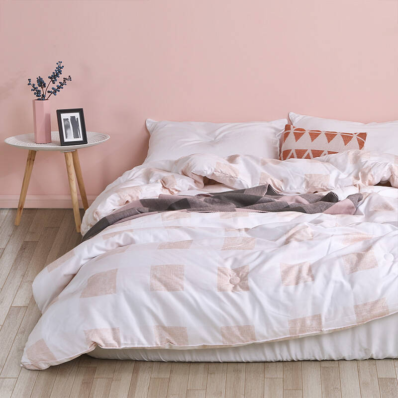 轻盈蓬松保暖锁热的纤维被精选