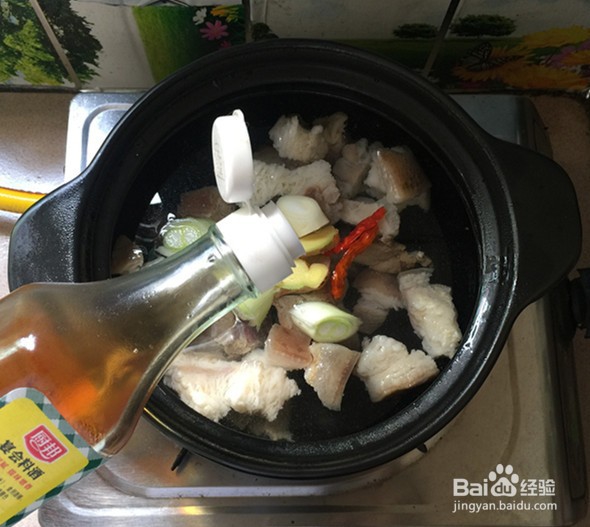 萝卜炖腊猪蹄肉
