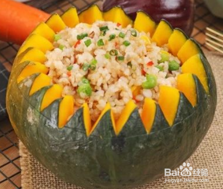 11个月宝宝补铁补钙辅食---南瓜盅彩蔬肉末饭