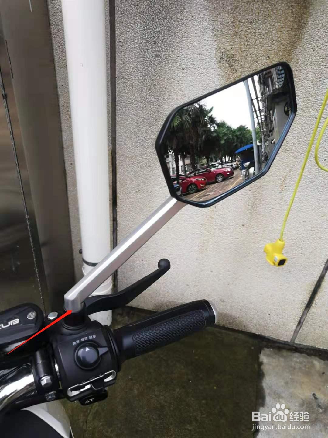 摩托车后视镜松了怎么变紧