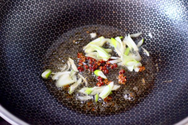 芹菜香菇北极虾小炒