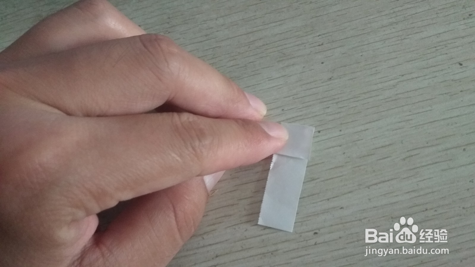 如何用一块长方形纸条做简易的钢笔的支架