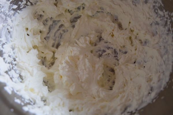 糖霜玫瑰奶油蛋糕