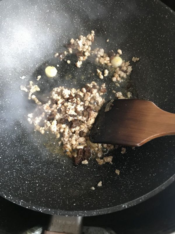 土豆香菇酱捞面