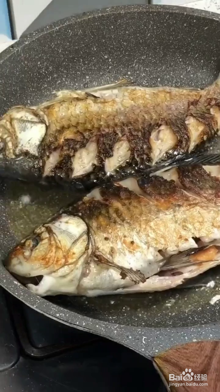 如何制作好吃的萝卜丝煎蛋鲫鱼汤