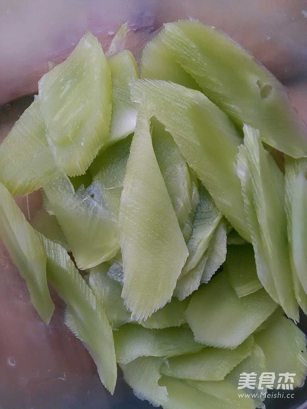 莴笋炒肉的做法