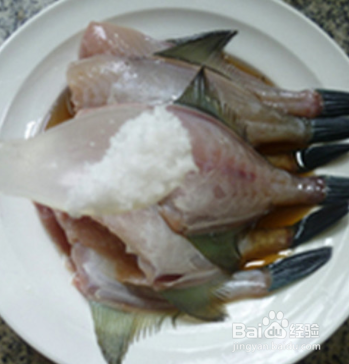 剁椒蒸小扒皮鱼