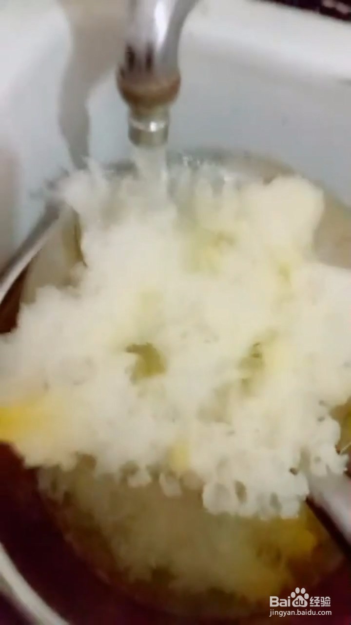 如何自制美味好吃的凉拌银耳