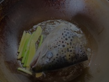 三文鱼头炖豆腐的做法