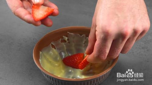 如何制作水果沙拉蛋糕？