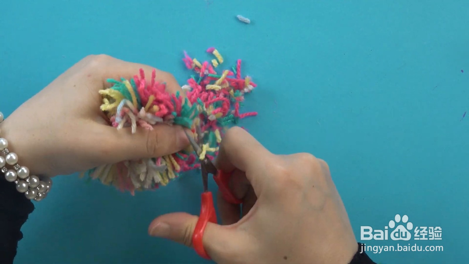 怎么制作彩虹绒球书签