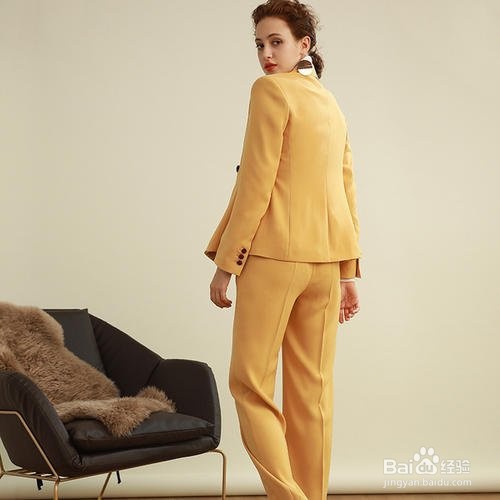 春天，有哪些颜色的休闲西服穿起来比较时尚