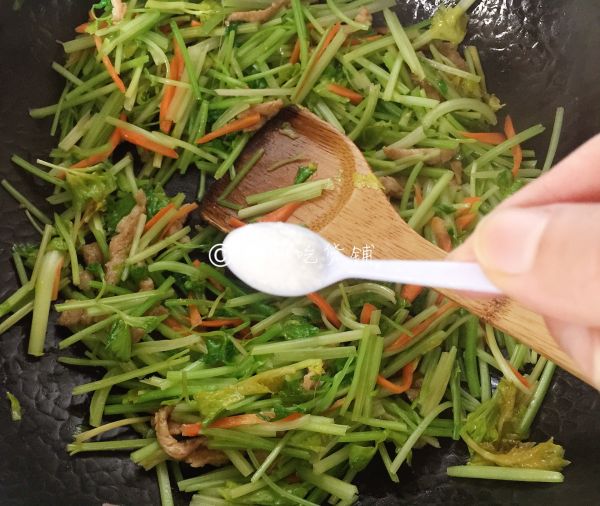 芹菜胡萝卜炒肉丝
