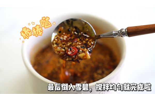 雪碧虾仁凉拌方便面