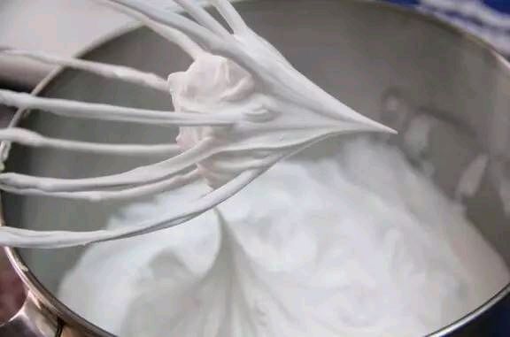 草莓芒果千层蛋糕