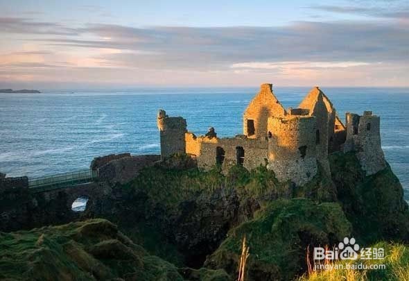 全球十大位置诡异的美丽城堡