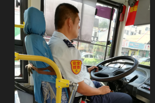公交车驾驶员是否留胡子