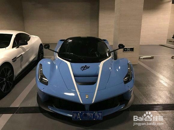 上海首辆婴儿蓝法拉利拉法，后视镜成为一大亮点