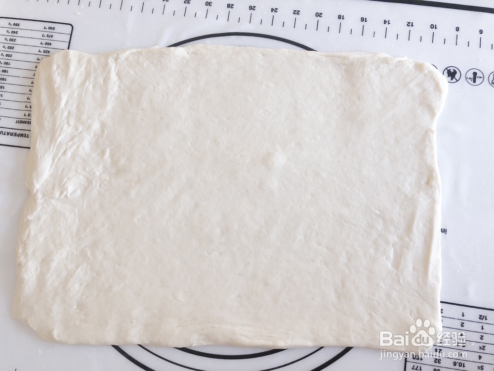 香气浓郁的芝士肉肠香葱面包