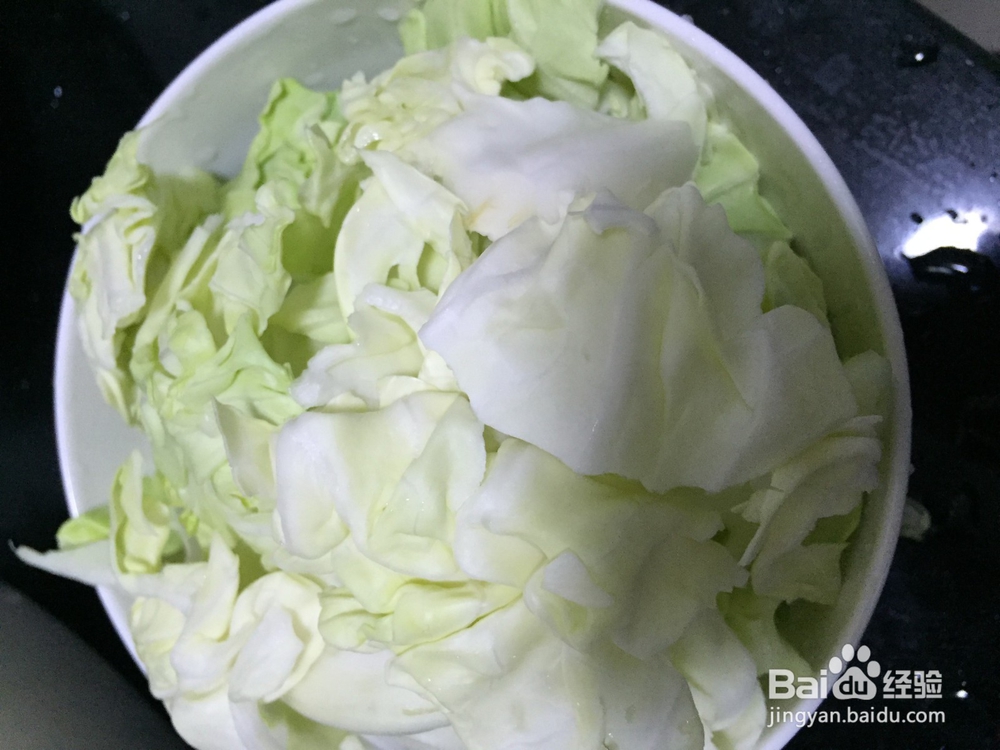 手撕包心菜炒五花肉的简单之法