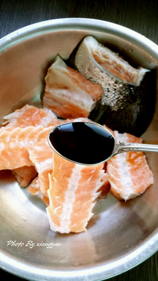 蒜香煎三文鱼骨