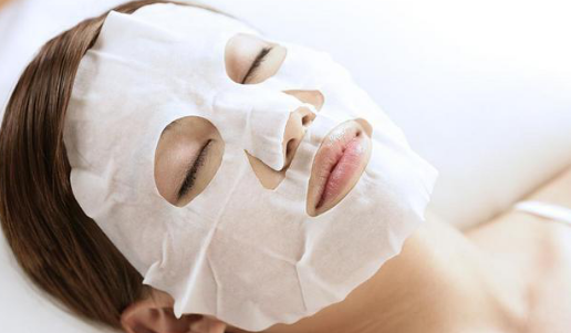 面膜里的珠光纸应该贴在里面还是外面