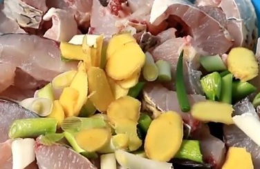 草鱼别再红烧了，教你秘制做法