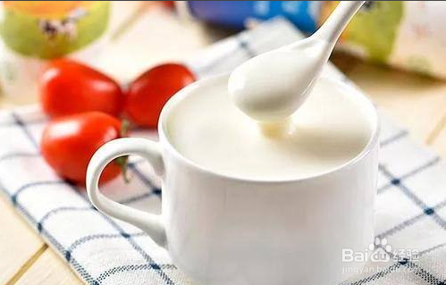 香蕉火龙果沙拉的做法