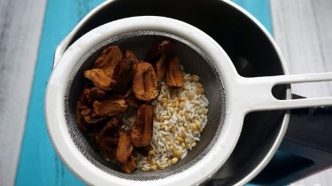 如何做红枣小麦米糊?