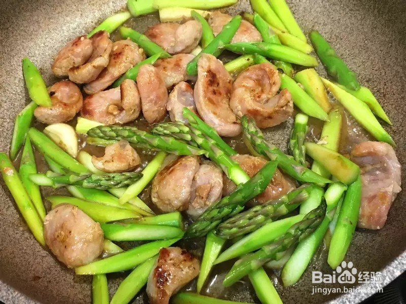 如何做芦笋炒香肠