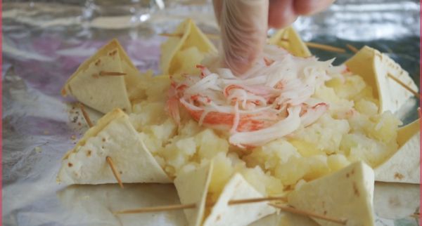 浓厚拉丝太阳海鲜披萨