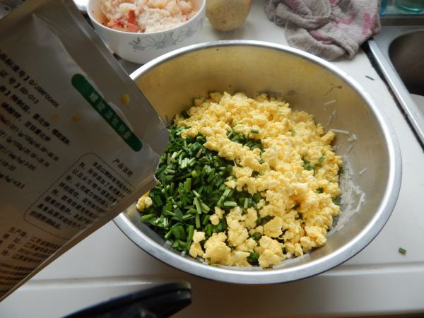 韭菜鸡蛋生煎包