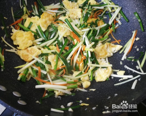 鸡蛋炒双色韭菜怎么做