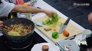 养生食补羊肉炒面的做法